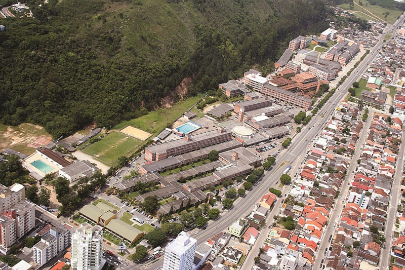 Foto aérea do campus da Univali em Itajaí